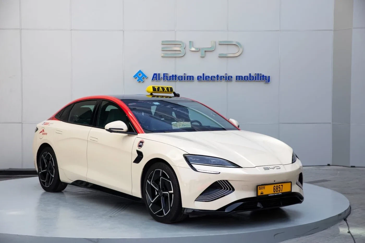 Kumpannija tat-Taxi ta' Dubai Ordna 200 Vetturi kollha tal--Elettriku BYD Seal